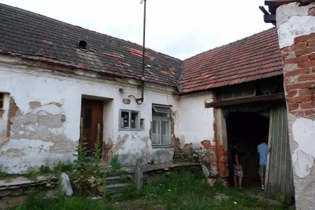 Oprava střechy rodného domu Jana Kubiše